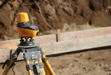 Comment choisir un niveau laser de chantier