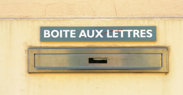 Guide d'achat - Comment choisir une plaque gravée pour boîtes aux lettres
