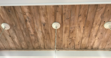 Poser du lambris PVC au plafond