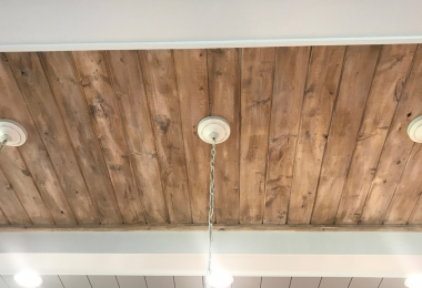 Poser du lambris PVC au plafond